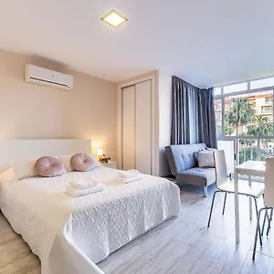 Sun Coast -- Superb With 4 Pools, Gardens & Breakfast Apartment Benalmadena
